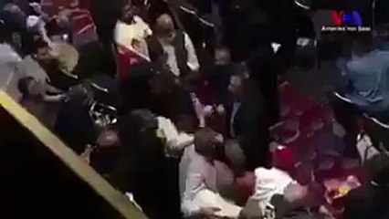 Erdoğan'ın konuşmasını provoke etmeye çalışan 4 PKK/YPG'liye meydan dayağı