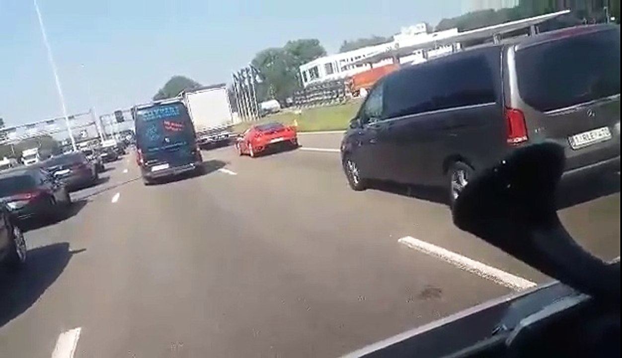 Bus do Anglii i Ferrari