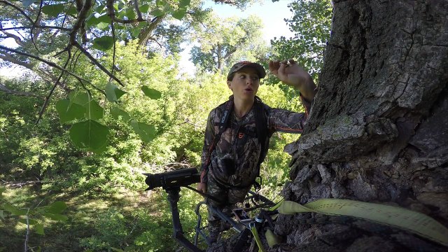 Sarah Solo Hunts 7 Year Old 220lb Nebraska Buck _ Bowmar Bowhunting