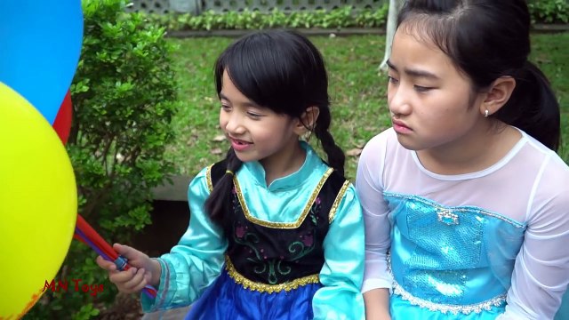 Siêu nhân người nhện tặng bóng bay cho Elsa! Công chúa Anna bị mất kẹo mút khổng lồ Lollipop?