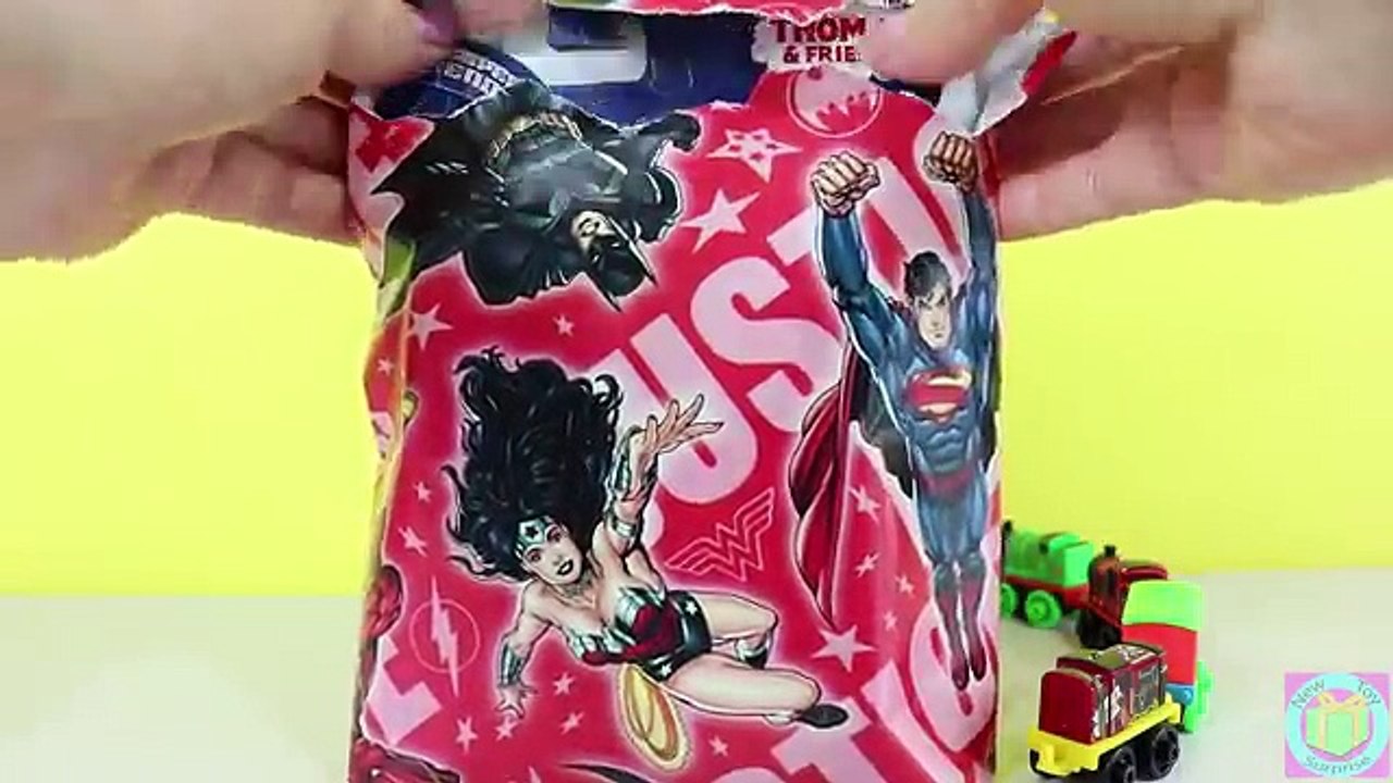 Thomas & Friends Minis DC Super Friends Robin, Catwoman, The Riddler & Beast Boy!
