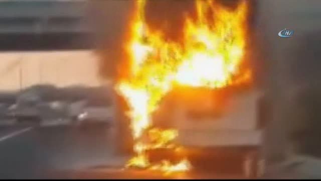 Tem Otoyolu'nda Yolcu Otobüsü Alev Alev Yandı