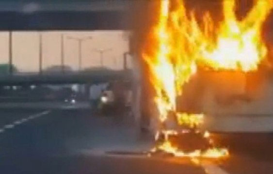 Tem Otoyolu'nda Yolcu Otobüsü Alev Alev Yandı