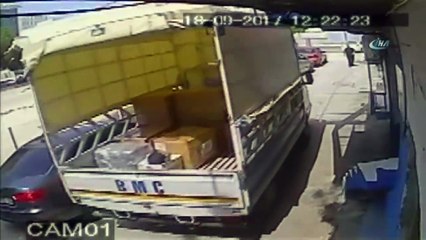 Çilingir Çağırıp, Hamal Tutarak Depoyu Soydular