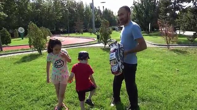 VLOG , Salih Reis parkta yeni arabası ile oynuyor !!