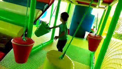 Estupendo interior patio de recreo divertido para Niños con bola pozo bolas gracioso diapositivas vivero rimas