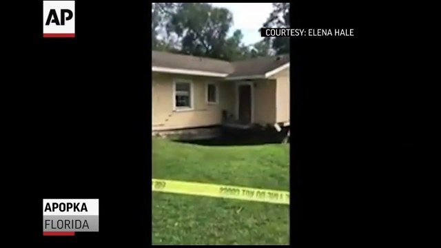 Un effondrement de terrain avale cette maison en Floride !