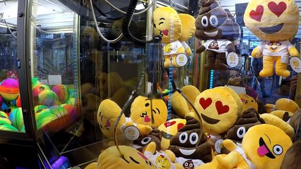 SUPER CUTE EMOJI MAN PLUSH CLAW MACHINE WIN