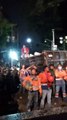 Cantan El himno nacional después de rescatar a víctimas del terremoto del 19 de Septiembre de 2017 en México