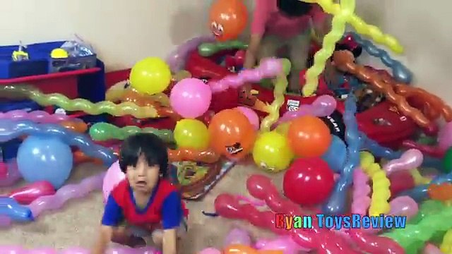 GIANT BALLOON POP SURPRISE TOYS CHALLENGE Disney Cars Toys Thomas & Friends Trains Marvel