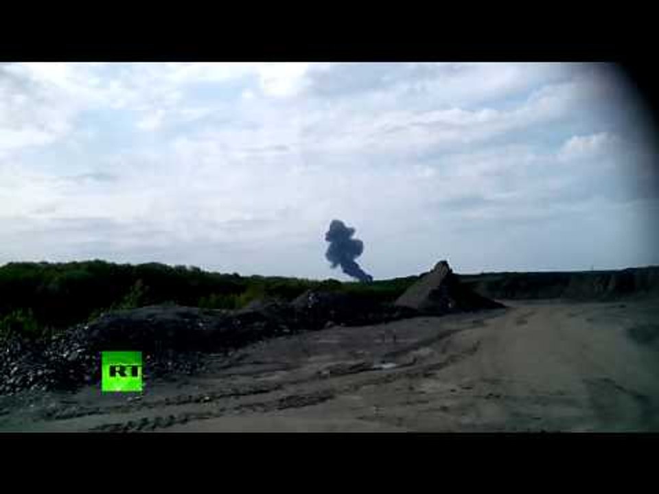 RAW: Moment of MH17 Malaysia Airlines plane crash in Ukraine caught on camera