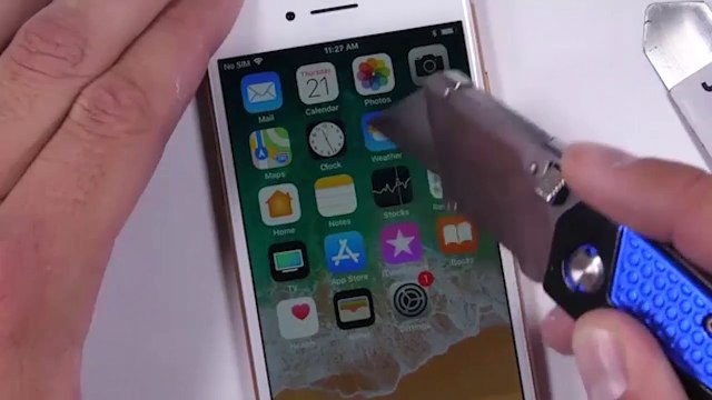 iPhone 8 vẫn sống tốt trong màn tra tấn khủng khiếp