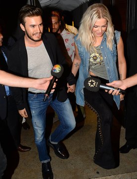 Mustafa Ceceli ve Eşi Hamilelik Sorusunu Duyunca Kaçtı