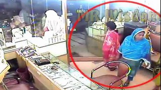 Women Thief Caught  Red Handed on CCTV