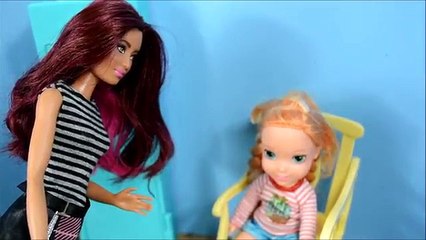 Anna And Elsa Toddlers - Anna Gets GLASSES! - Anna Goes To The Eye Doctor! - toy heroes anna and els