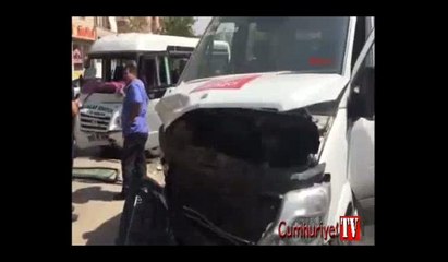 Okul servisi ile yolcu minibüsü çarpıştı... Kaza yerinden ilk görüntüler