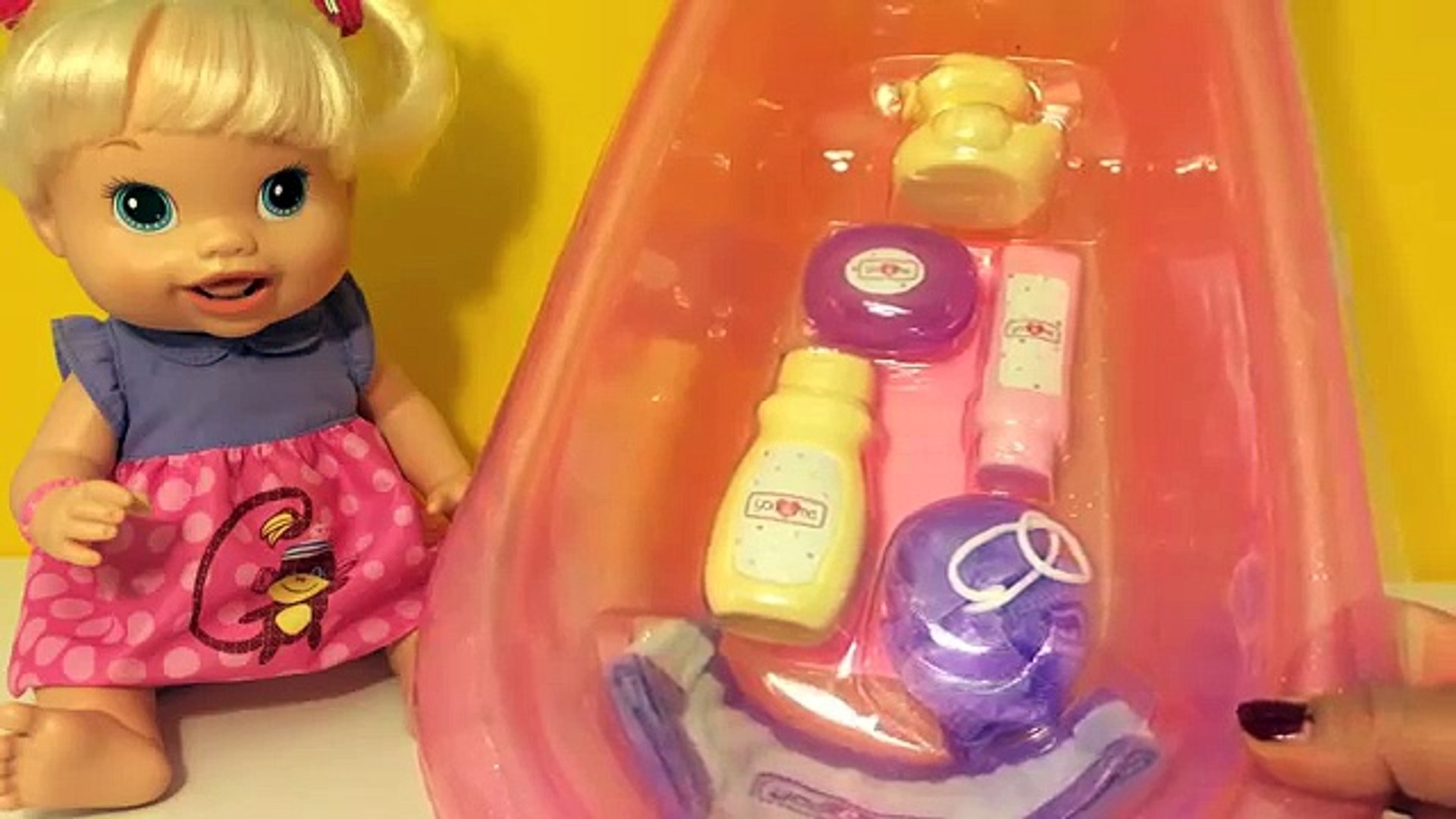 ألعاب بنات بيبي بانيو استحمام و رضاعة بيبرونة سحرية ! Baby Doll Bath time  video for Girls - video Dailymotion