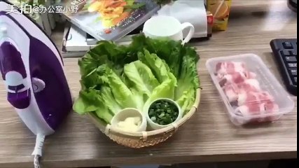 Bá đạo với cô nàng mở tiệc nướng tại bàn làm việc