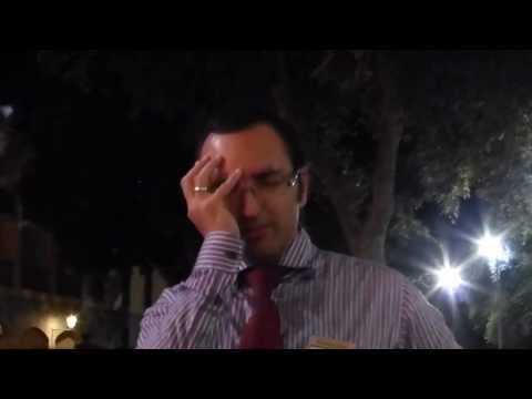 Talented Waiter Wows Diners With His Amazing Echoing Skills