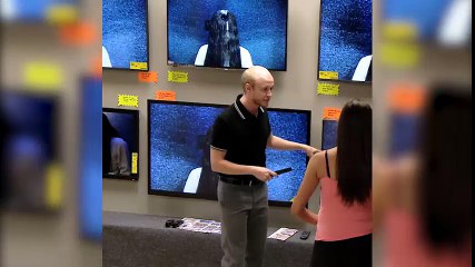 Camera được ngụy trang ghi hình phản ứng của những khách mời