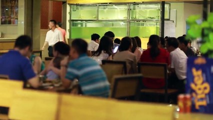 Khi con gái cầu hôn là hoàng tráng thế này đây