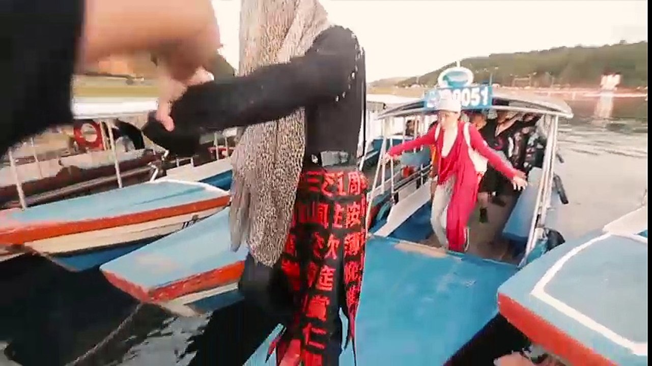 Sơn Tùng M-TP ngồi xe ôm đến trường quay MV "Lạc trôi''