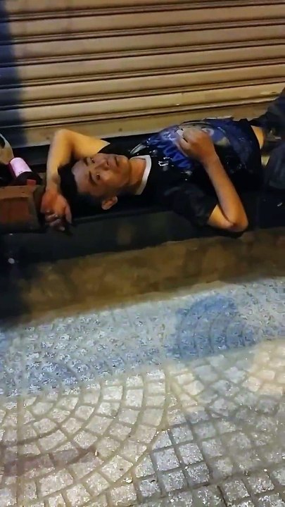 Anh đánh giày câm bị hành hung phải nhập viện