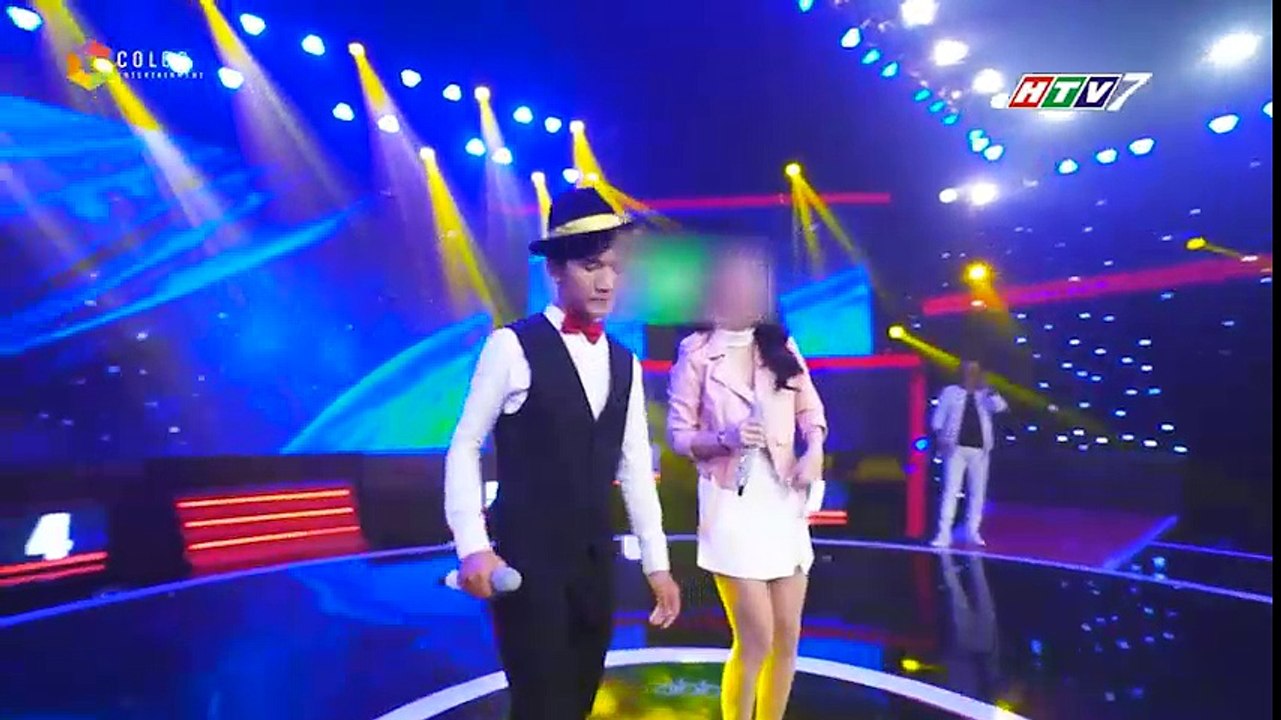 Xúc động trước hoàn cảnh và giọng hát của anh chàng bán kẹo kéo song ca cùng Chi Pu