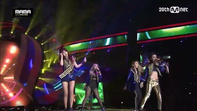 Không ngờ đây lại là lần cuối cùng fan được thấy 2NE1 biểu diễn trên sân khấu