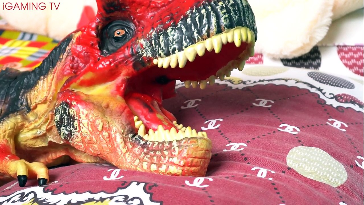 ĐỒ CHƠI CÁ MẬP VÀ KHỦNG LONG BẠO CHÚA TẤN CÔNG: TYRANNOSAURS VS INDOMINUS TOYS