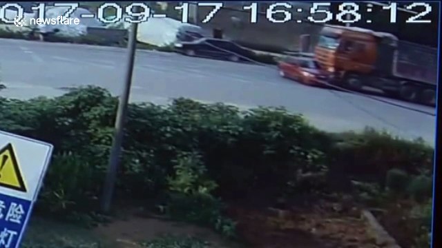 Lorry drags car along for 200 metres