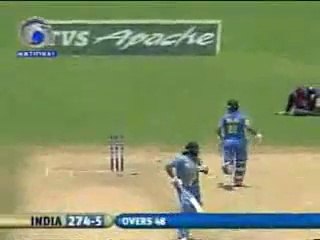 Superb Running By MS Dhoni & Suresh Raina