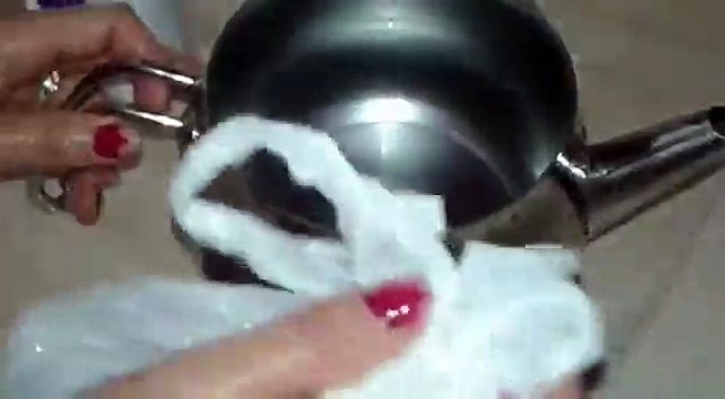 Cif ve Poşet ile Çaydanlık ve Tencere Parlatma