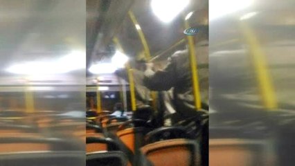 Kömür Karası Kıyafetleriyle Koltuklar "Kirlenmesin" Diye Ayakta Seyahat Ettiler