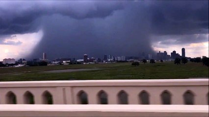 Un déluge s'abat sur la ville de Dallas en mode Fin du monde