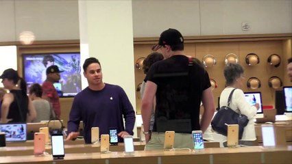 Fake Apple Store Employee Prank! (BANNED)