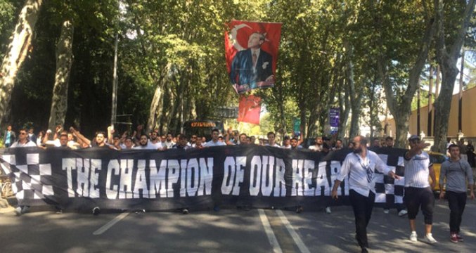 Beşiktaşlı Taraftarlar, Fenerbahçe Derbisi İçin Kadıköy'e Hareket Etti