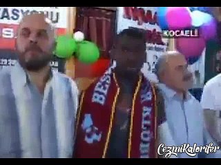 Afrika Kökenli Futbolcunun Kendini Kocaeli’nde Horon Oynarken Bulması