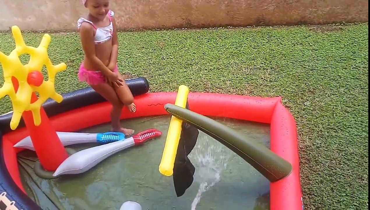 Korsan havuzumuza bahçede  su doldurduk oynadık, Eğlenceli çocuk videosu