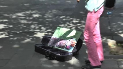 11 Yaşında Sokaklarda Keman Çalarak Kedi Evi Yaptırdı