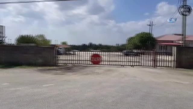 Köy Muhtarından Köy Hizmetleri Binası Karşısında Tek Kişilik Pankartlı Eylem