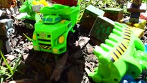 TRANSFORMERS RESCUE BOTS BOULDER CONSTRUCTION BOT RESCUES MINECRAFT TOWN FROM EXPLODING TNT, CREEPER