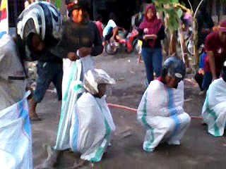 video Lomba Loncat Karung 12 agustus 2017