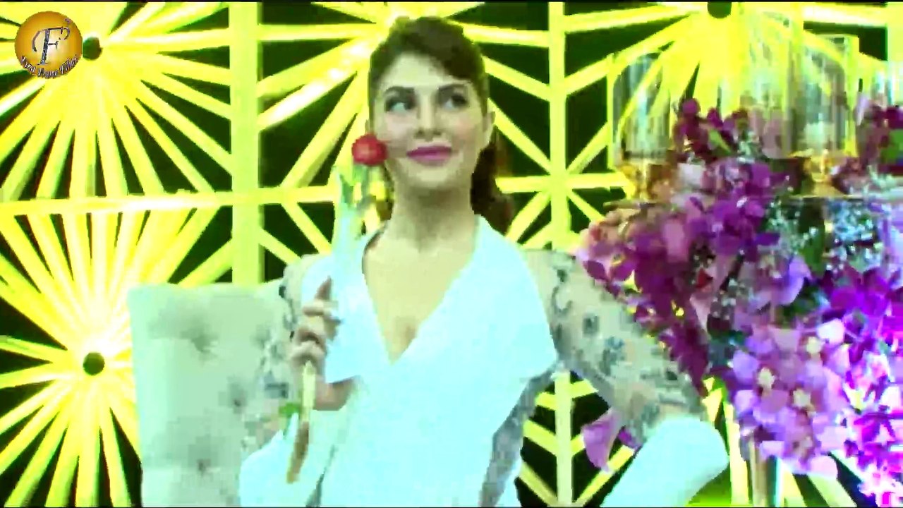 Jacqueline Fernandez, Amruta Fadnavis At Inauguration Of Shopping Exhibition