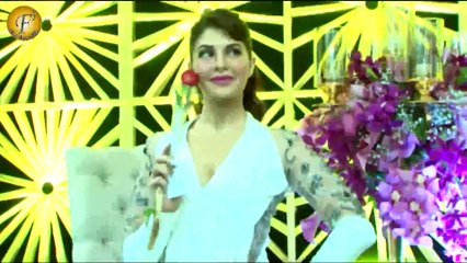 Jacqueline Fernandez, Amruta Fadnavis At Inauguration Of Shopping Exhibition