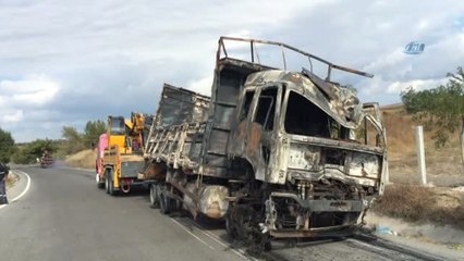 Tiner Yüklü Tır'ın Çarptığı Otomobildeki 2 Kişi Yanarak Can Verdi