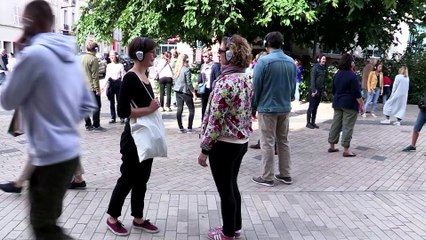 Vincennes Place(s) aux arts, avec Happy Manif de David Rolland.
