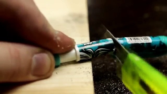 Uzeo je iglicu i zabio u telefon. Kad vidite zašto bit će Vam jasna ova ludost