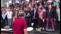 À la manifestation du 23 septembre 2017, les Insoumis ne font pas que marcher, ils chantent aussi