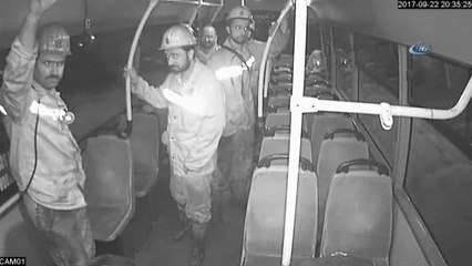 İşten Çıkan Madenciler Koltuklar "Kirlenmesin" Diye Ayakta Seyahat Etti... O Anlar Kameraya Yansıdı